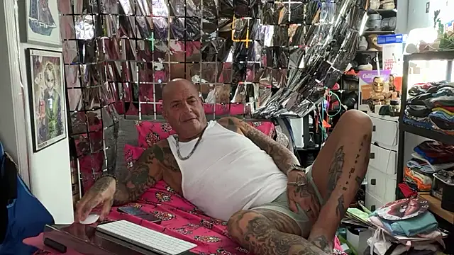 Snapshot of joeytatts66 chatting on 21, 4, 2026 joeytatts66 online show from 21, 4, 2026