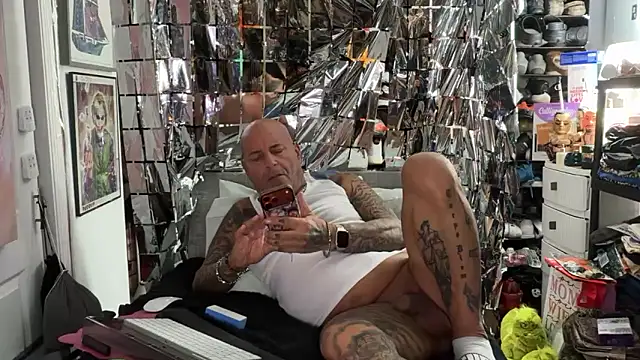 Snapshot of joeytatts66 chatting on 8, 5, 2026 joeytatts66 online show from 8, 5, 2026