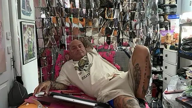 Snapshot of joeytatts66 chatting on 14, 5, 2026 joeytatts66 online show from 14, 5, 2026