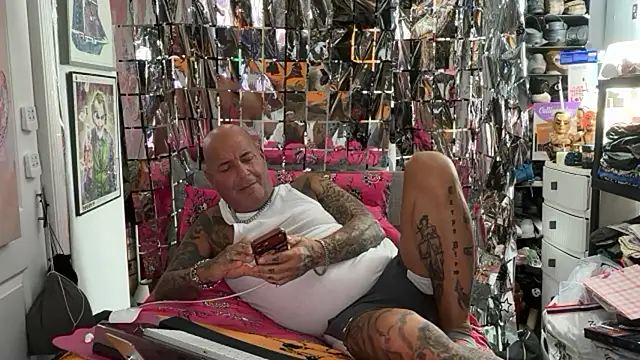 Snapshot of joeytatts66 chatting on 15, 5, 2026 joeytatts66 online show from 15, 5, 2026