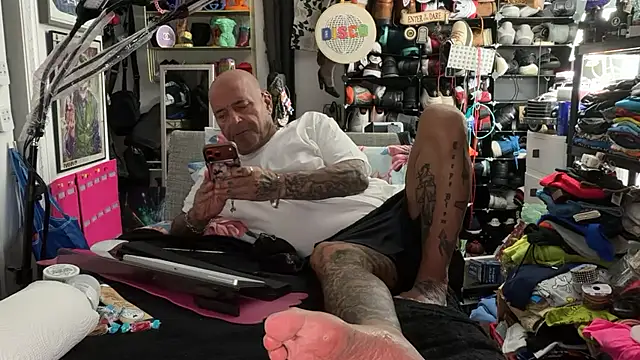 Snapshot of joeytatts66 chatting on 15, 6, 2026 joeytatts66 online show from 15, 6, 2026