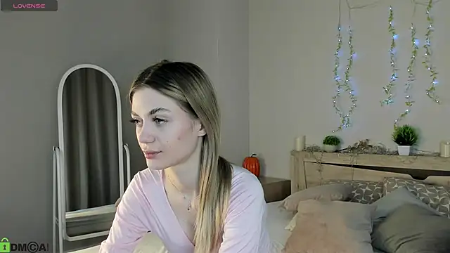 Snapshot of Cherry_Price chatting on 5, 4, 2026 Cherry Price online show from 5, 4, 2026