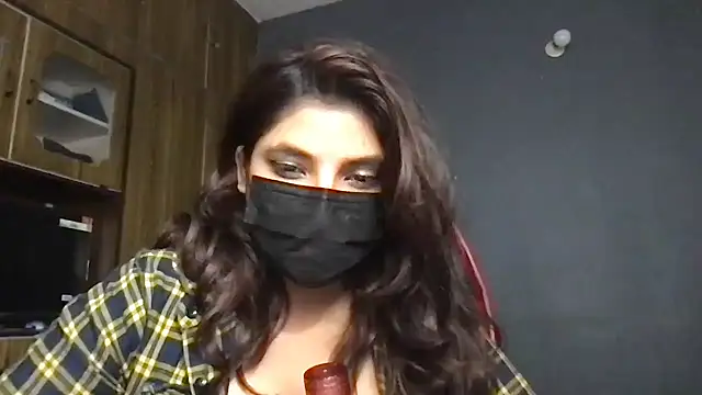 Snapshot of callmeshreya chatting on 23, 4, 2026 callmeshreya online show from 23, 4, 2026