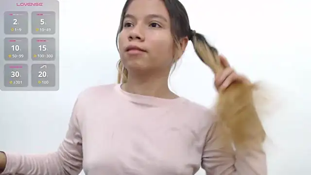 Snapshot of Naomi991 chatting on 12, 10, 2025 Naomi991 online show from 12, 10, 2025