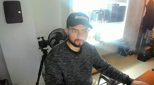 Snapshot of Leandro_GB chatting on 10, 2, 2025 Leandro GB online show from 10, 2, 2025