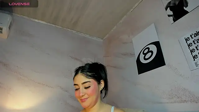 Snapshot of Belliinda_21 chatting on 21, 4, 2026 Belliinda 21 online show from 21, 4, 2026