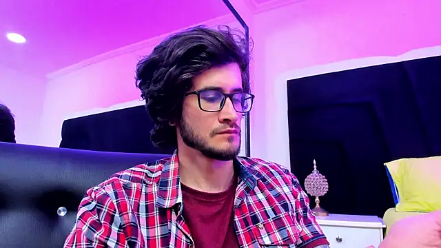 Loggan donnelly online show from 30, 12, 2024