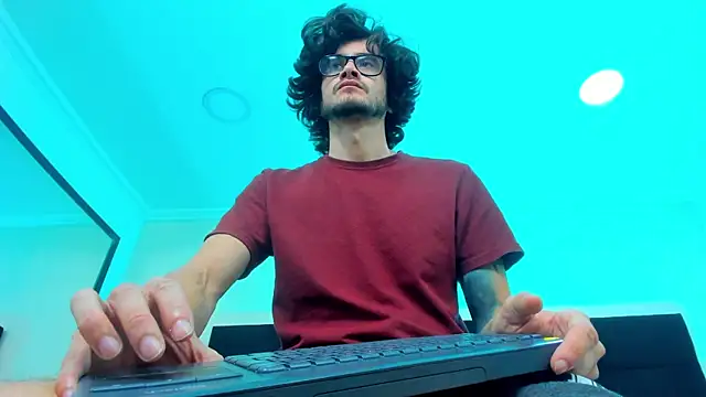 Loggan donnelly online show from 2, 2, 2025