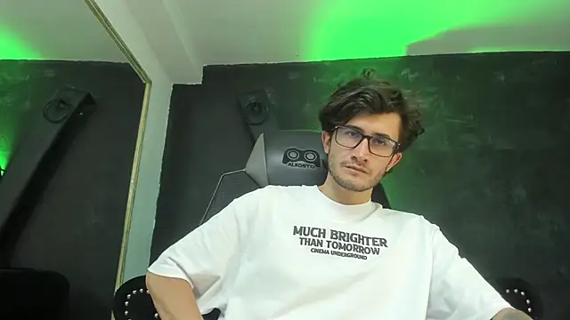 Loggan donnelly online show from 12, 9, 2025