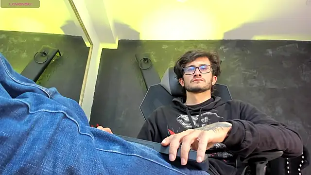 Loggan donnelly online show from 26, 9, 2025