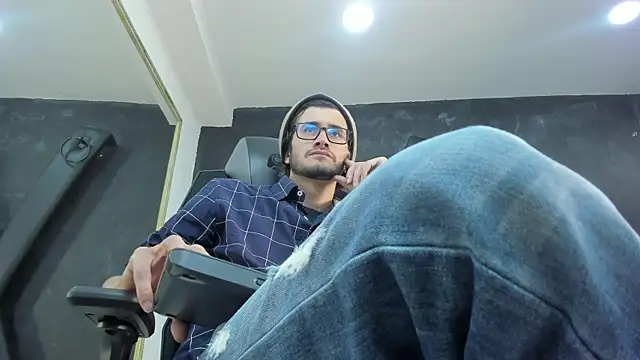 Loggan donnelly online show from 4, 10, 2025