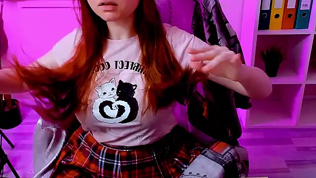 Snapshot of CarolGiggly chatting on 4, 2, 2026 CarolGiggly online show from 4, 2, 2026