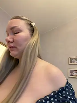 LianaCruz   online show from 5, 2, 2026