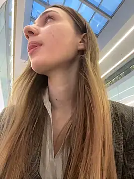 Lia  Love online show from 4, 12, 2024