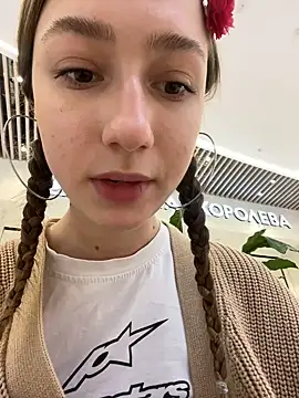 Lia  Love online show from 12, 12, 2024