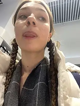 Lia  Love online show from 6, 1, 2025