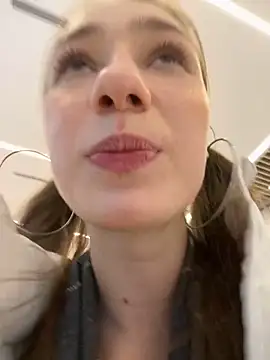 Lia  Love online show from 12, 2, 2025