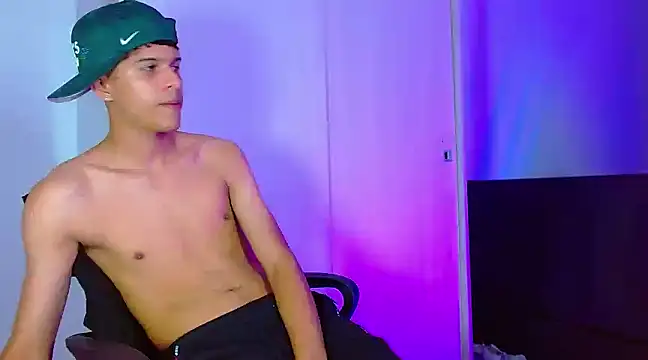 Snapshot of LiamGadiell chatting on 24, 12, 2024 LiamGadiell online show from 24, 12, 2024