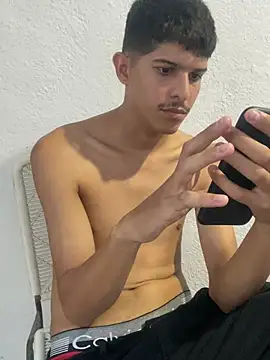 Snapshot of LiamGadiell chatting on 5, 4, 2026 LiamGadiell online show from 5, 4, 2026