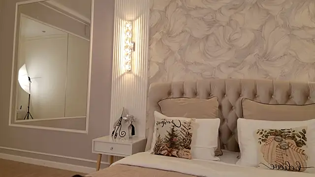 milaleoneli online show from 18, 12, 2025