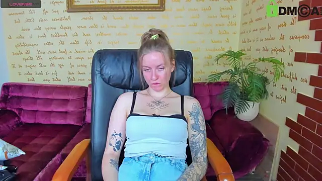 Snapshot of alexa_glory chatting on 17, 9, 2025 alexa glory online show from 17, 9, 2025