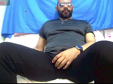 Snapshot of bruce_bigg chatting on 5, 4, 2026 bruce bigg online show from 5, 4, 2026