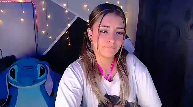 Samanta james19 online show from 6, 3, 2025