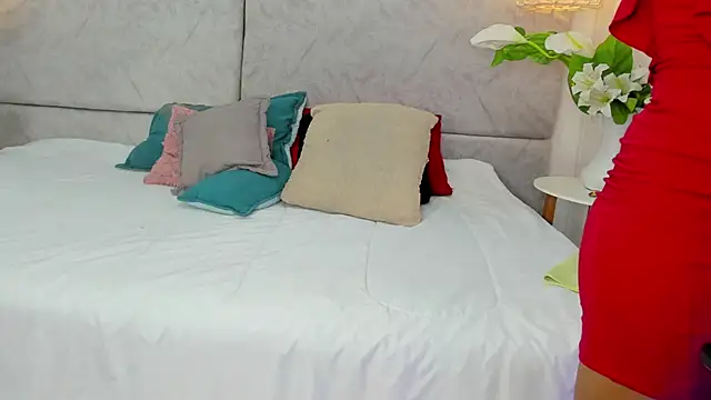 naomiii   online show from 2, 12, 2025