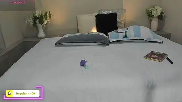 naomiii   online show from 15, 4, 2026