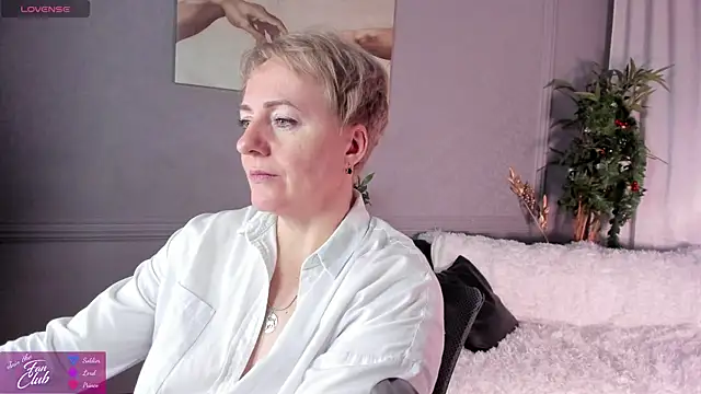 Nika Smit online show from 5, 1, 2025