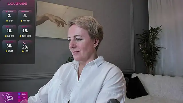 Nika Smit online show from 2, 2, 2025