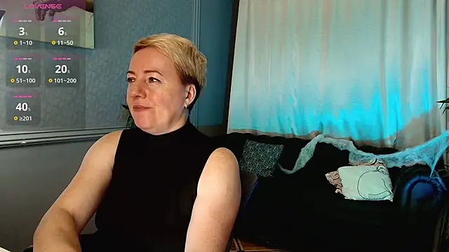 Nika Smit online show from 2, 11, 2025