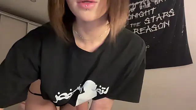 ur molly online show from 6, 4, 2026