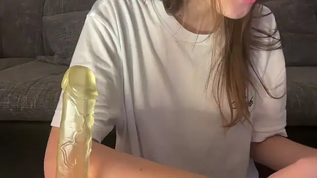 Snapshot of EmilyWi_ chatting on 12, 12, 2024 EmilyWi online show from 12, 12, 2024