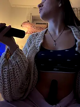 Snapshot of EmilyWi_ chatting on 14, 10, 2025 EmilyWi online show from 14, 10, 2025