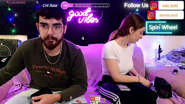 Snapshot of MrAndMrsSavage chatting on 4, 12, 2024 MrAndMrsSavage online show from 4, 12, 2024