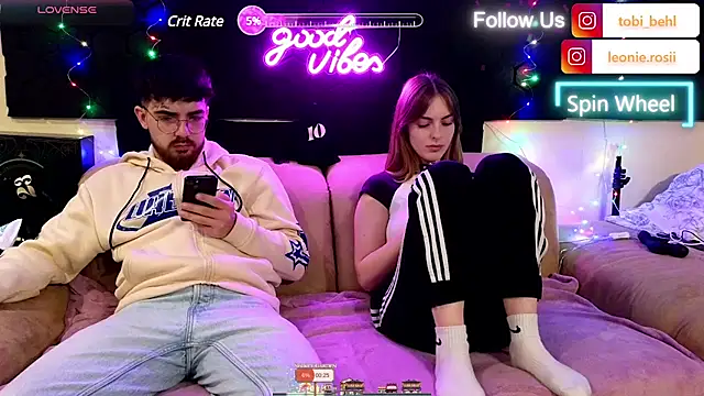 Snapshot of MrAndMrsSavage chatting on 10, 12, 2024 MrAndMrsSavage online show from 10, 12, 2024