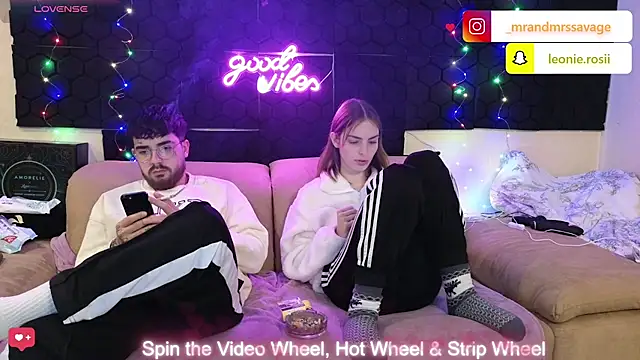 Snapshot of MrAndMrsSavage chatting on 20, 12, 2024 MrAndMrsSavage online show from 20, 12, 2024