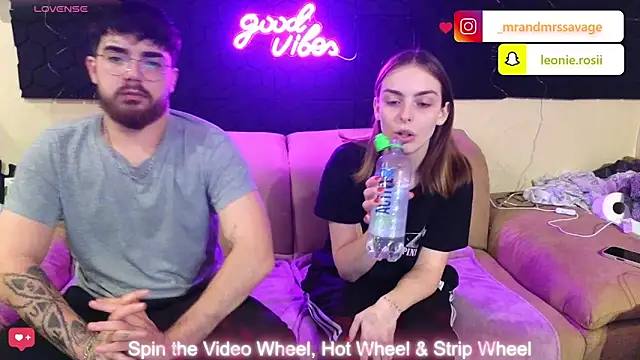 Snapshot of MrAndMrsSavage chatting on 7, 1, 2025 MrAndMrsSavage online show from 7, 1, 2025