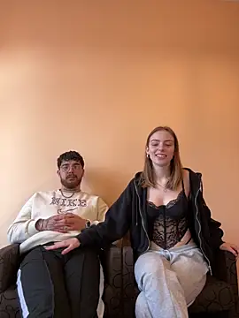 Snapshot of MrAndMrsSavage chatting on 4, 3, 2025 MrAndMrsSavage online show from 4, 3, 2025