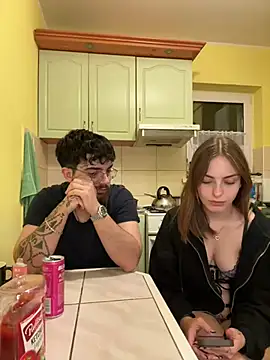 Snapshot of MrAndMrsSavage chatting on 7, 3, 2025 MrAndMrsSavage online show from 7, 3, 2025