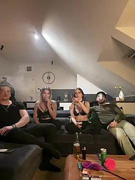 Snapshot of MrAndMrsSavage chatting on 13, 3, 2025 MrAndMrsSavage online show from 13, 3, 2025