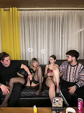 Snapshot of MrAndMrsSavage chatting on 14, 3, 2025 MrAndMrsSavage online show from 14, 3, 2025