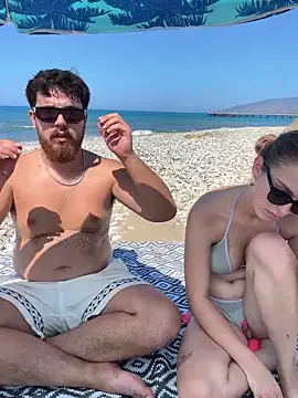 Snapshot of MrAndMrsSavage chatting on 11, 9, 2025 MrAndMrsSavage online show from 11, 9, 2025