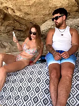 Snapshot of MrAndMrsSavage chatting on 30, 9, 2025 MrAndMrsSavage online show from 30, 9, 2025