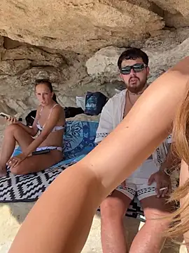 Snapshot of MrAndMrsSavage chatting on 13, 10, 2025 MrAndMrsSavage online show from 13, 10, 2025