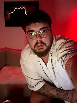 Snapshot of MrAndMrsSavage chatting on 31, 10, 2025 MrAndMrsSavage online show from 31, 10, 2025