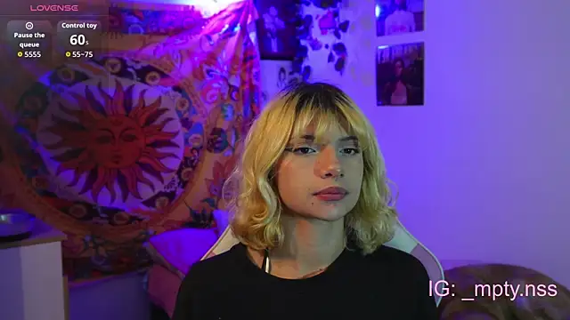 Snapshot of HiScarlett chatting on 2, 10, 2025 HiScarlett online show from 2, 10, 2025