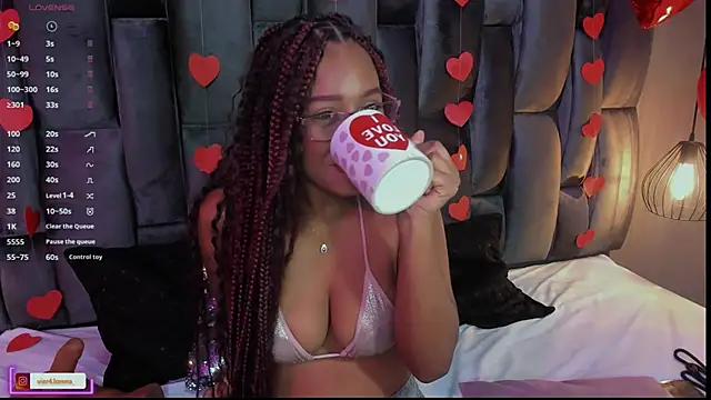 Snapshot of Lorena_Vieira_ chatting on 13, 2, 2025 Lorena Vieira  online show from 13, 2, 2025