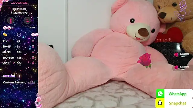 EvelynAisha online show from 6, 1, 2025